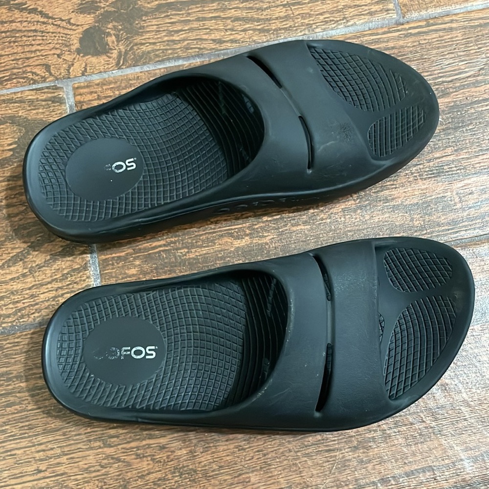 OOFOS woman’s slides - Picture 2 of 6